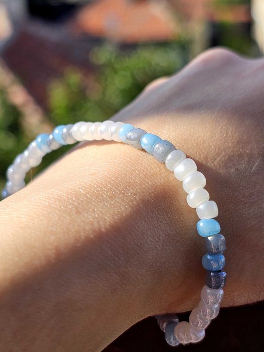 Лятна гривна с мъниста/Summer beaded bracelet (blue and white design)