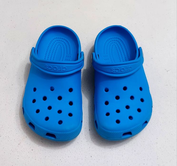 Saboți CROCS Classic Clogs, sandale, papuci plajă, mărimea J1 sau Nr. 32-33 EU unisex
