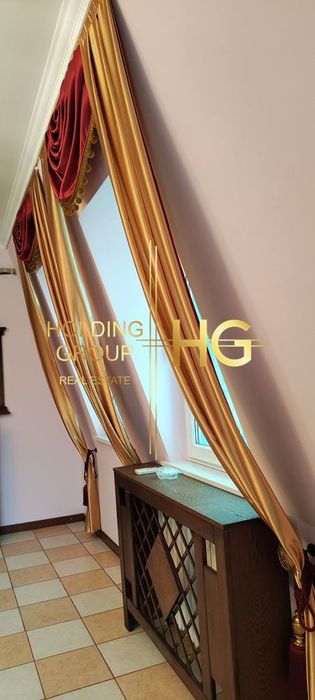 Продава се Четиристаен апартамент в Варна, Червен площад - 132 кв.м за 2272 €/кв.м - Снимка #9