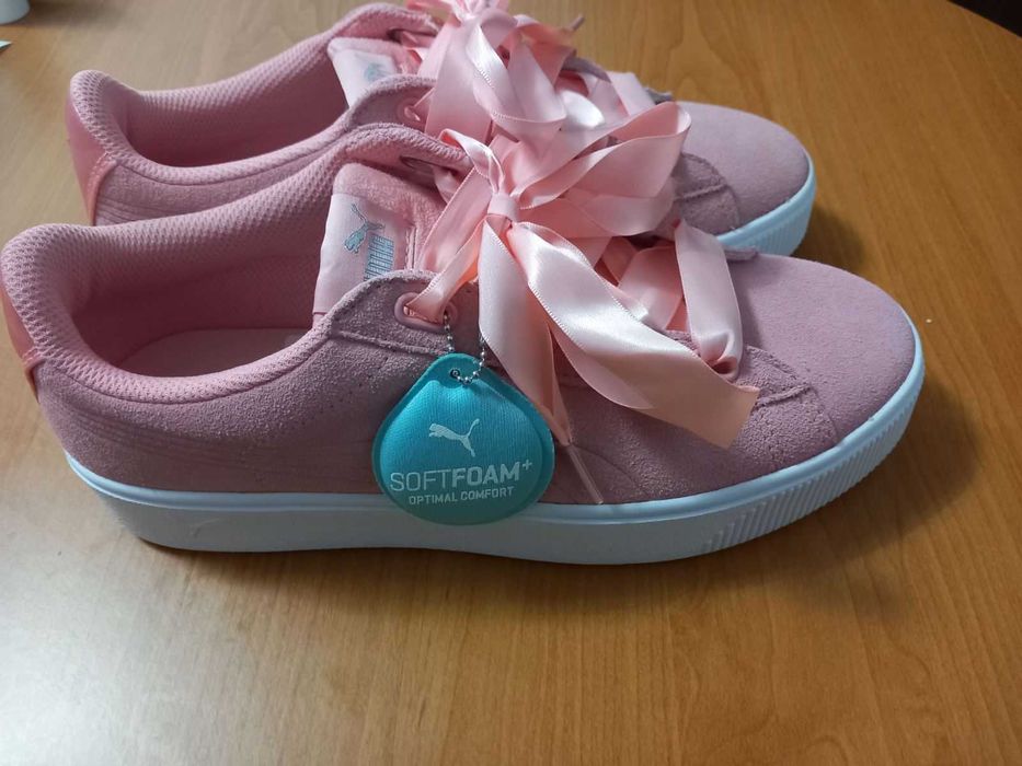 Нови дамски сникърси Puma Vikky Stacked Ribbon S, велур, цвят праскова