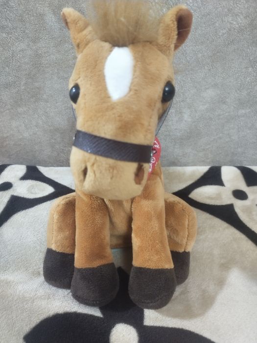 Лошадка игрушка  интерактивная.