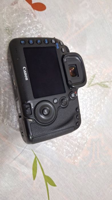 Canon 5D mark 3 body sotiladi yangi holatda