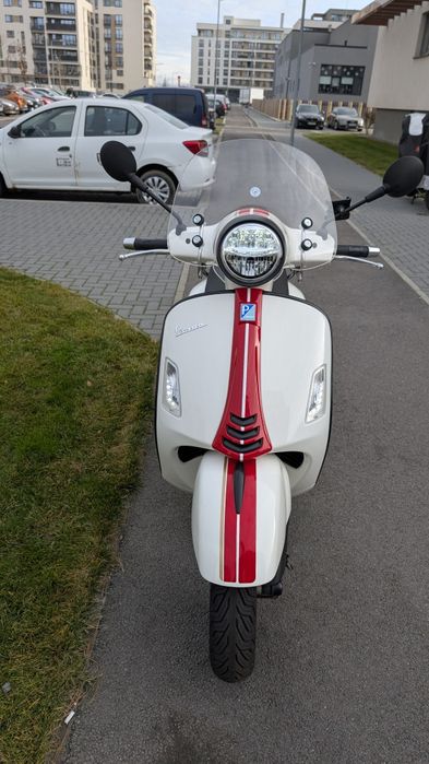 Vespa GTS 300 Racing Sixties