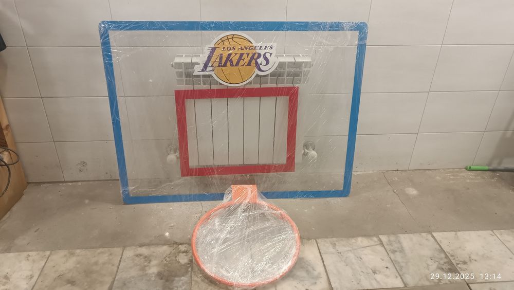 Баскетбольный щит и кольцо