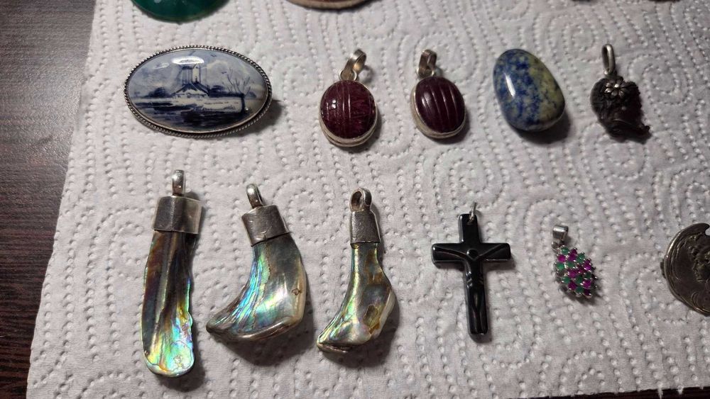Lot vintage de 16 pandative