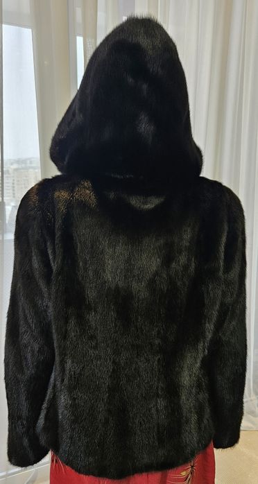 Продаётся норковая шуба