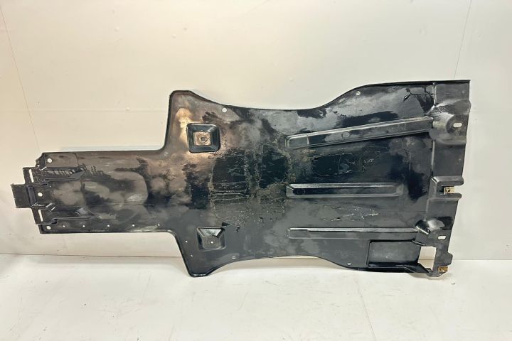 Scut motor 7L8825231 Volkswagen VW Touareg generatia 1 7L seria