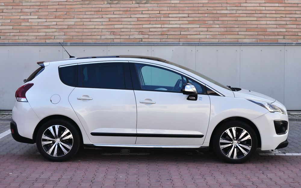 Peugeot 3008 2.0d Hybrid 200cp Pano H-up Cameră Încălzire Automata