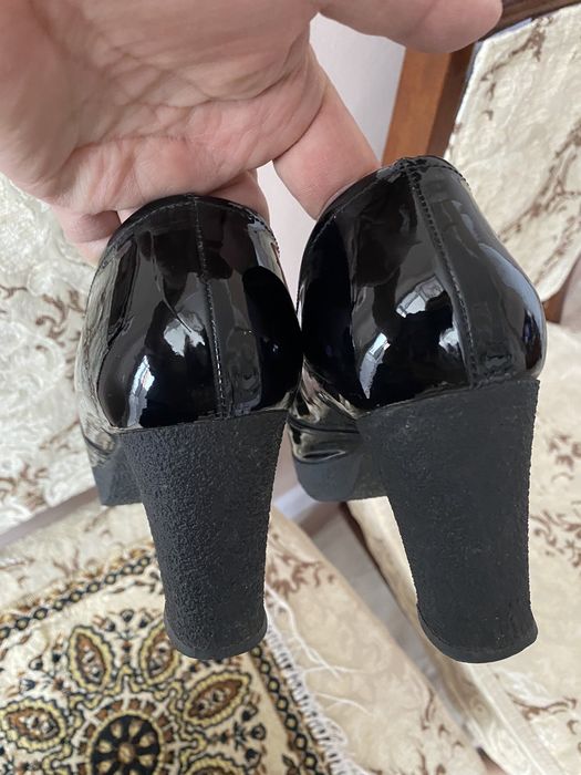 Туфли лакированные Италия 38 разм в идеальном состоянии