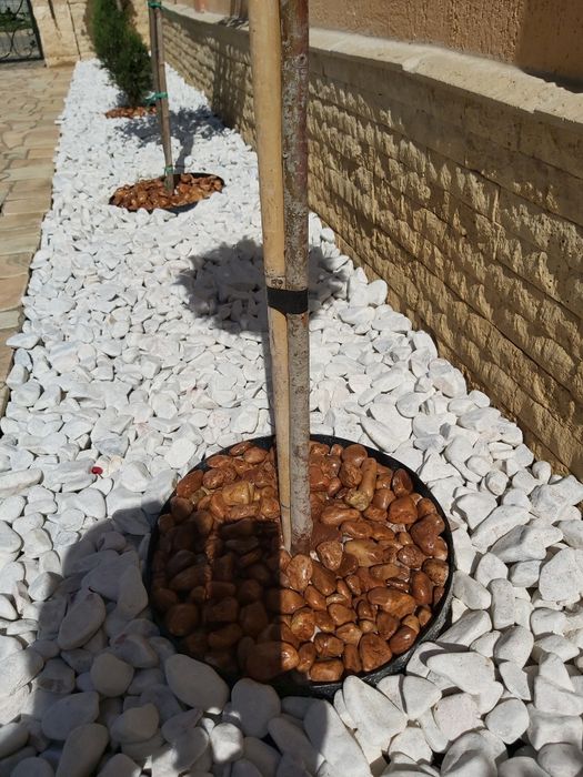 Piiatra decorativa gri, pamant gazon nisip 01-03 mărgăritar piatra con