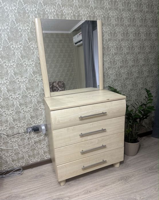 Тумба с зеркалом
