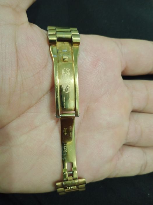 Srochna sotiladi Rolex soat