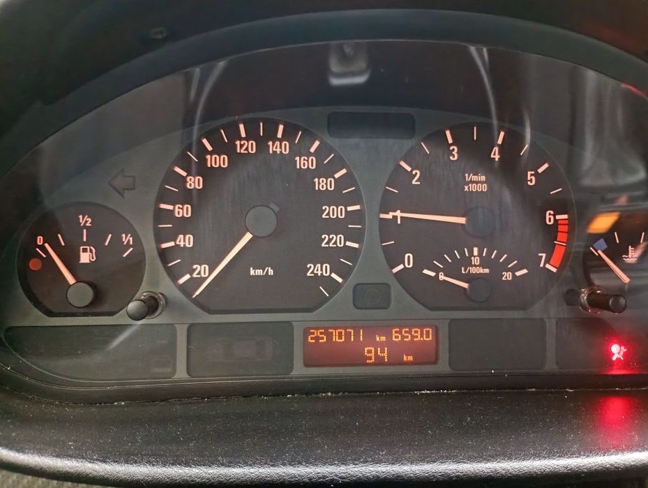 Vând BMW E46 cu acte în regulă