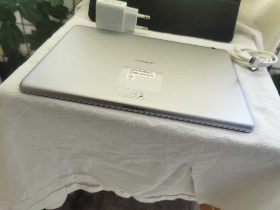 Tableta Huawei MediaPad T3  10  Model AGS-L09 cu husa,incarcator si cablu de date