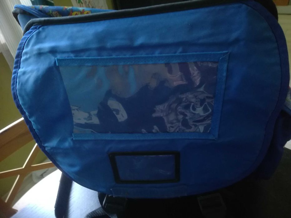 Ученическа раница с твърд гръб