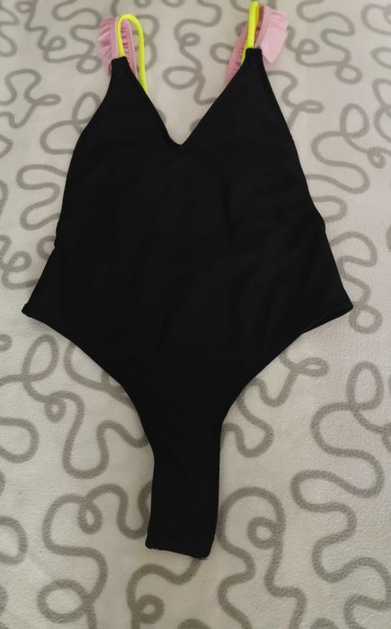 Дамски цял бански костюм