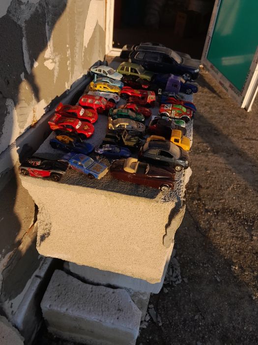 Vand lot 30mașinuțe metalice