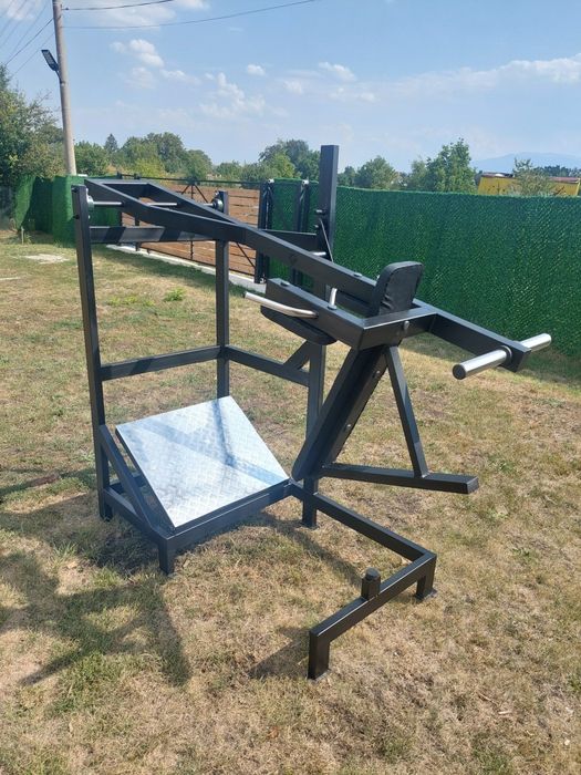 Фитнес уред за крака / pendulum squat  / хакен клек , лег преса