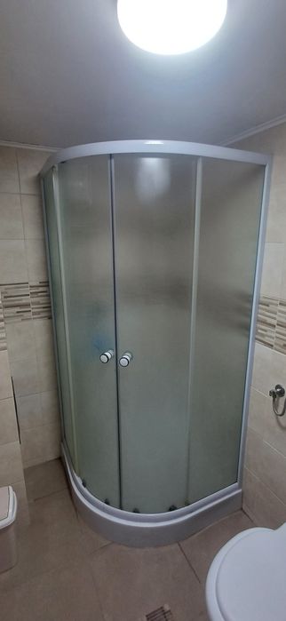Cabina 90x90 în stare bună