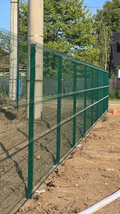 Garduri din plasa bordurată