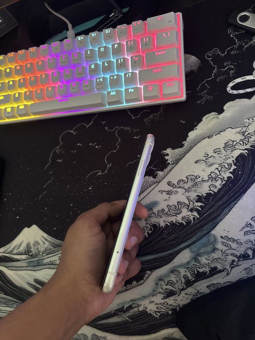 Vand iphone 11 urgent