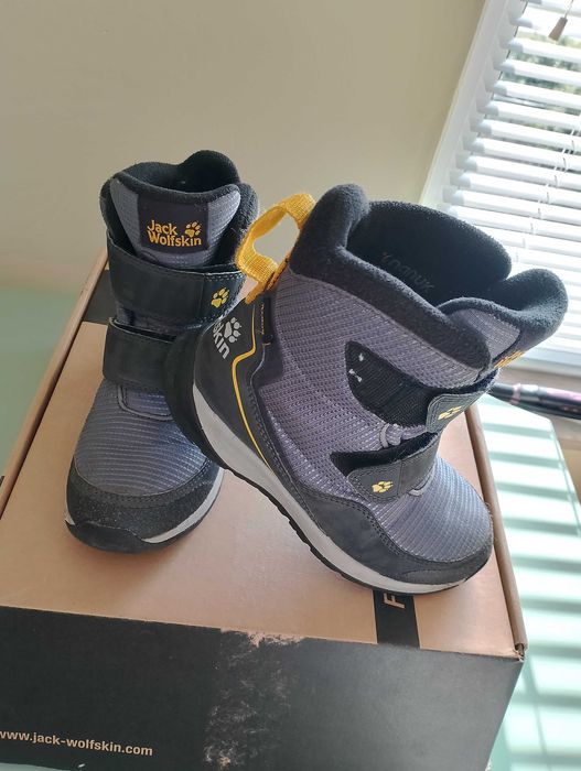 Детски маратонки апрески и сандали