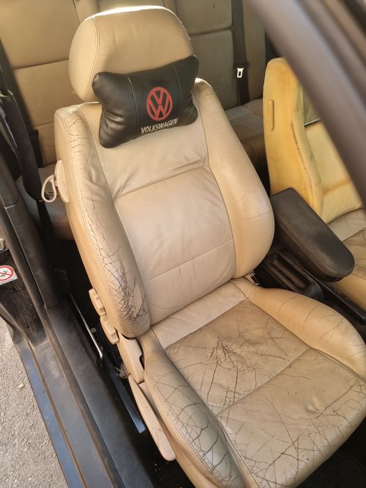 Продавам бежов кожен салон за VW Golf 4, VW  Bora, Audi a3 8L.