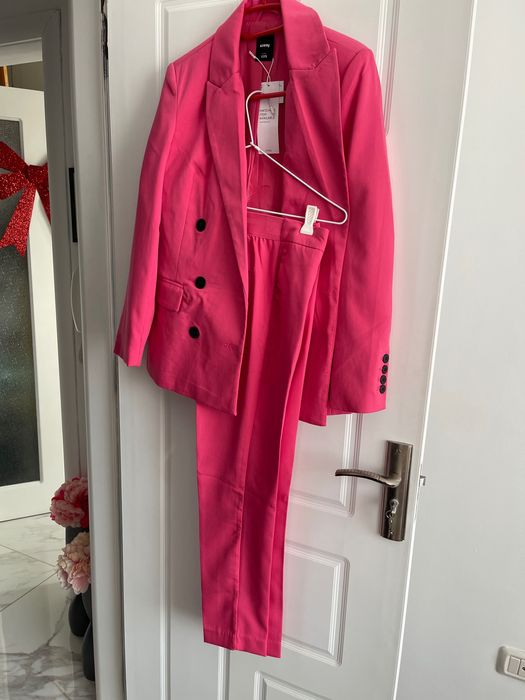 Дамски костюм сако и панталон ХС нов с етикет