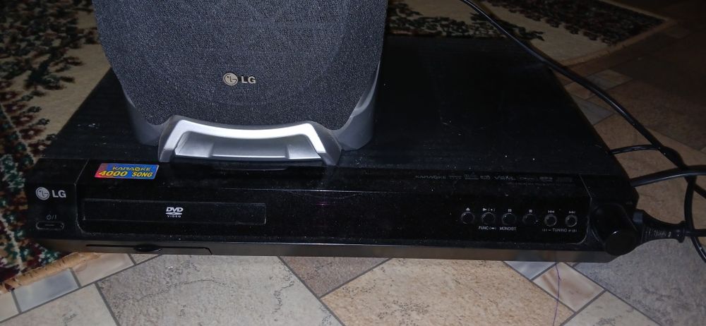 Продам караоке с однои колонкои.