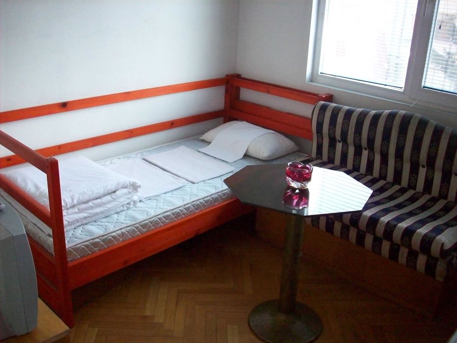 Стаи на СЕДМИЦA - от 140 € на МЕСЕЦ - от 270 € Стаи за един човек