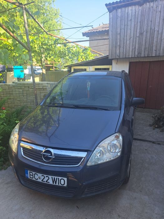 Vând Opel Zafira