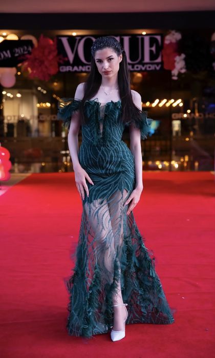 Зелена бална рокля