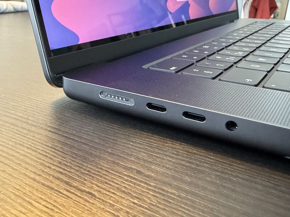 Apple Macbook M3 Pro 16” 18 Core 36gb Ram 512gb