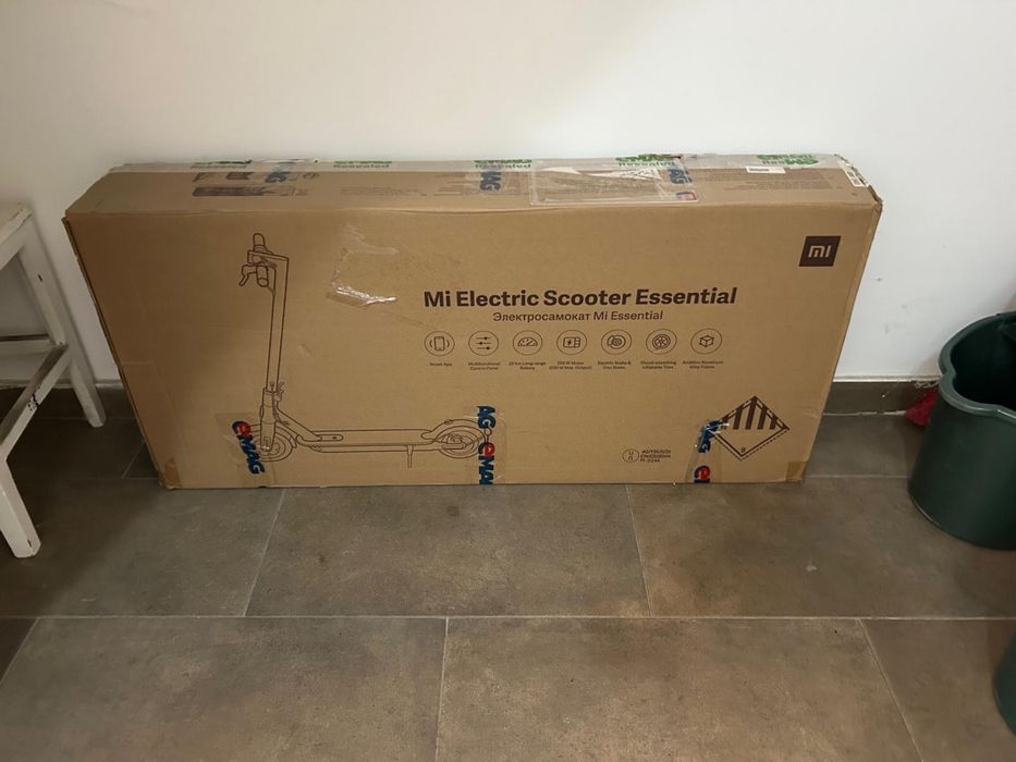 Vând Trotineta electrica Xiaomi Mi Electric Scooter Essential.