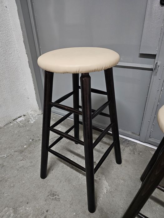 Чисто Нови Бар табуретки от Бук налични 200 бр.
Чисто Нови Бар табурет