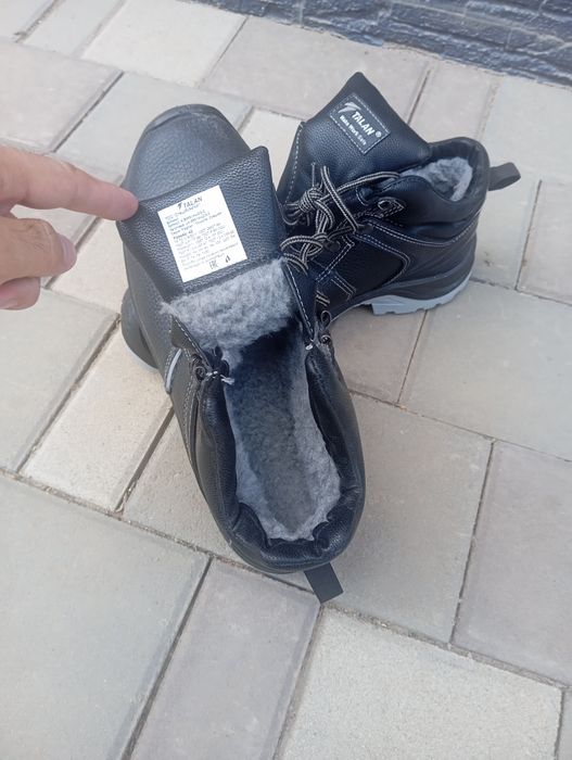 Продам новую спецобувь, зима