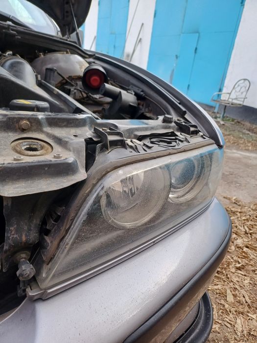 Резиновый уплотнитель фар бмв е39.