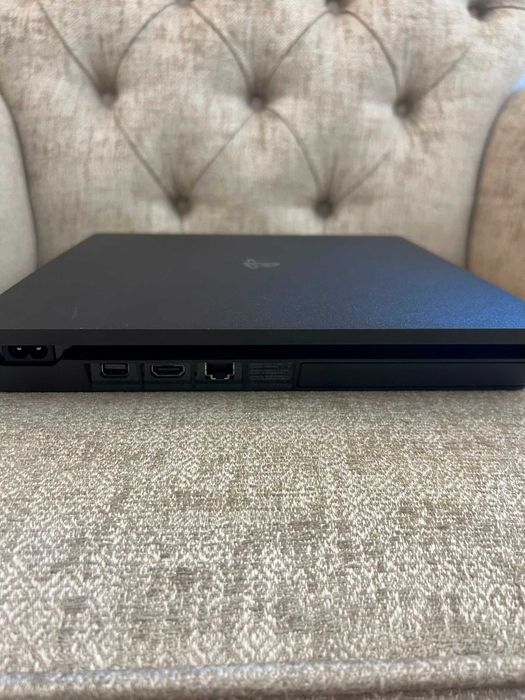 Consolă Sony PlayStation 4 Slim PS4 – 1TB – neagră