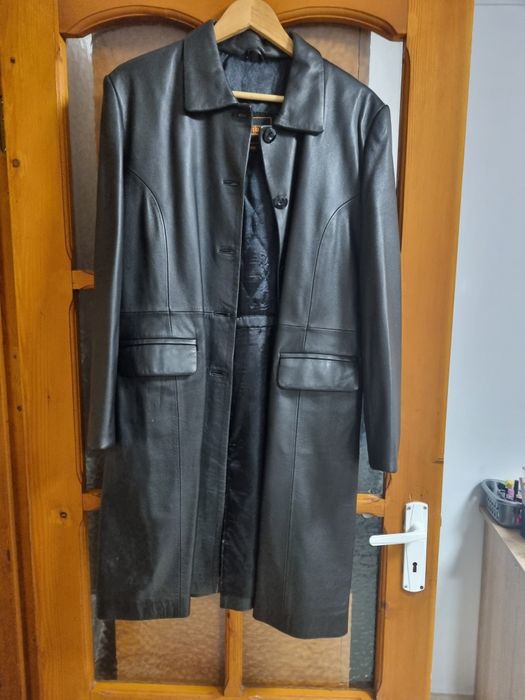 Vând haină de damă din piele