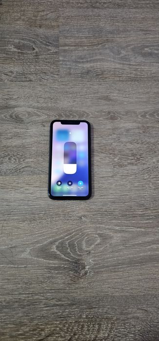 Продам Айфон 11 (64гб)