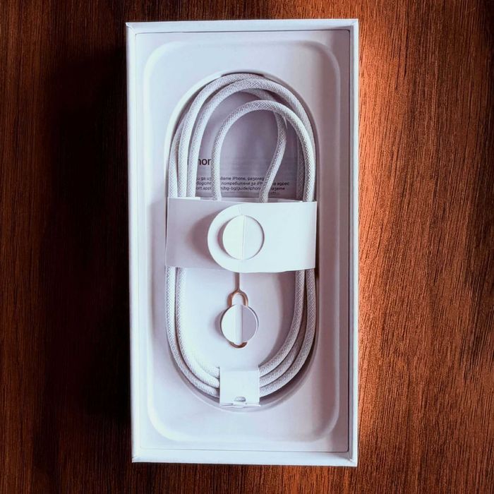 iPhone 16 Pro 256GB Desert Titanium (Златен) - Като нов + ПОДАРЪК Оригинален кейс!