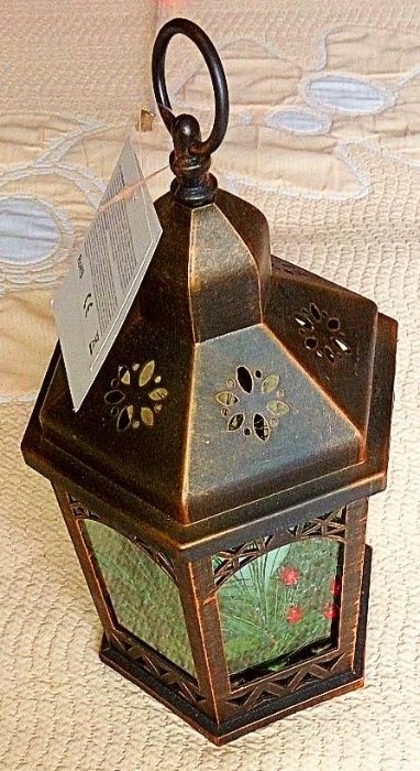 Декоративен фенер с лед крушка и батерии нов!