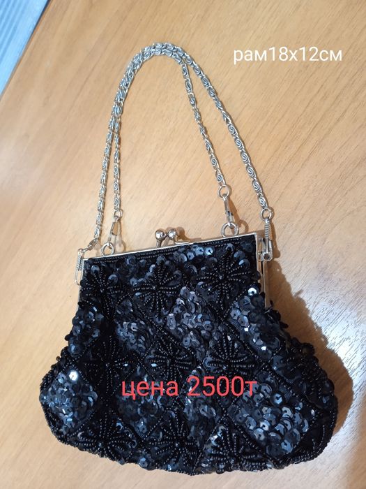 Сумочка черная красивая