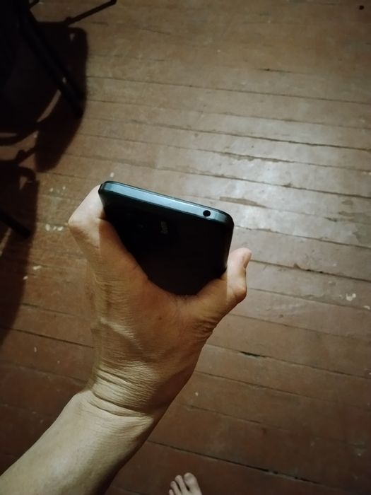 Redmi 12  c 6 128 hotira ishlashi yaxshi bir qoʻl