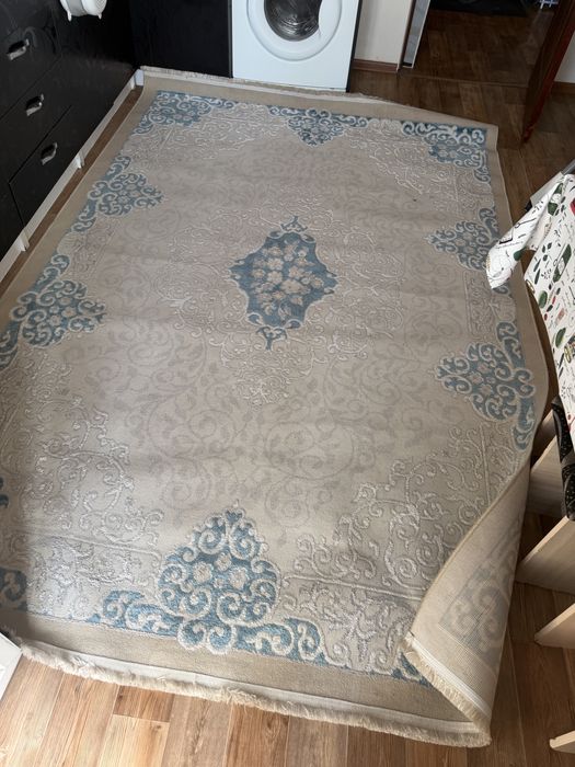 Ковер 190х 280  в отличном состоянии