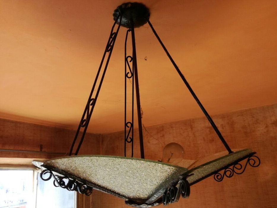 Продавам полилей от ковано желязо