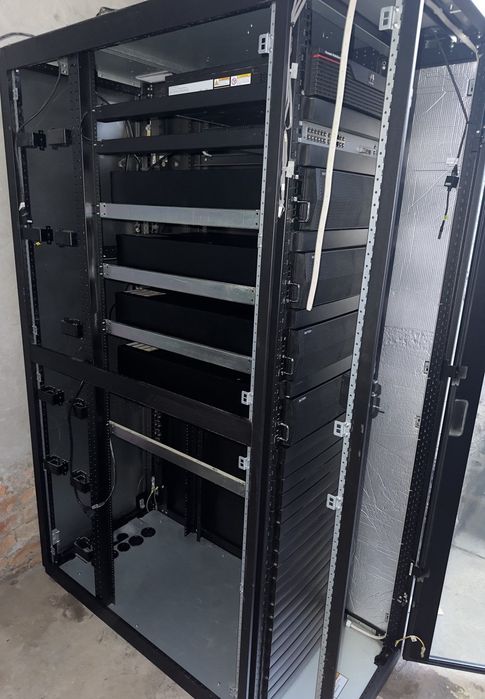 Микро цод /Серверные обеспечение /Ups