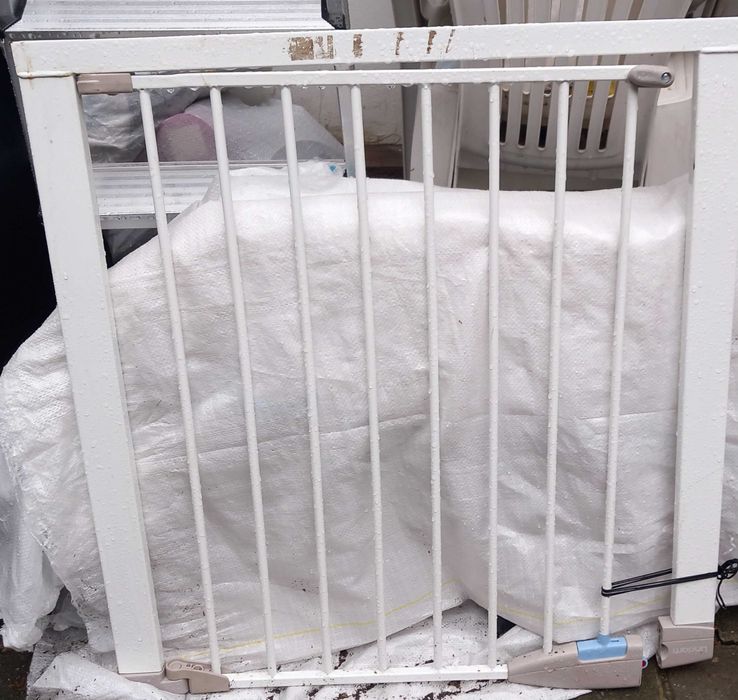 Poartă protecție intrare copii, câini