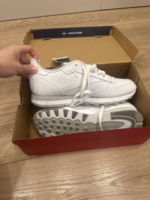 Демисезонные кожаные кроссовки Оригинал Reebok