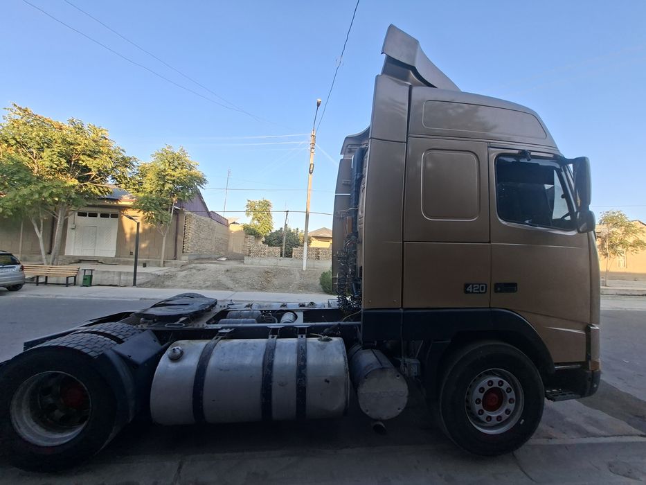 VOLVO  сотилади 420
